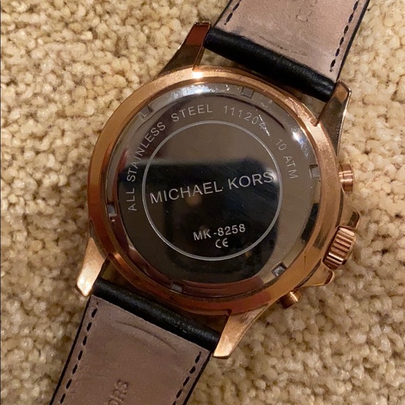 Michael Kors Men’s Watch with Leather Band - Picture 4 of 5